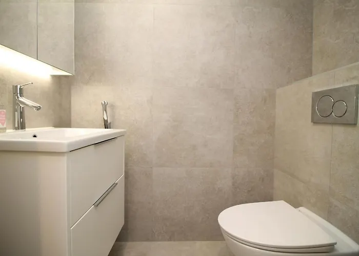 Spacious For 2 With Sauna In V